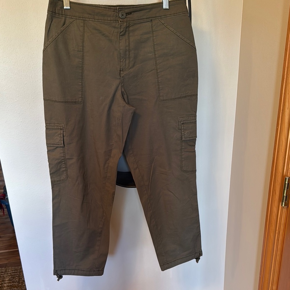 Women’s Sanctuary Olive Green Cropped Pants - Medium